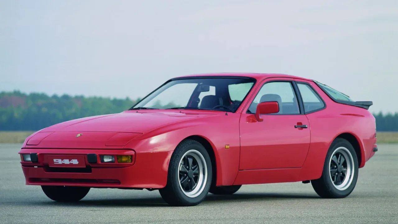 Porsche 944