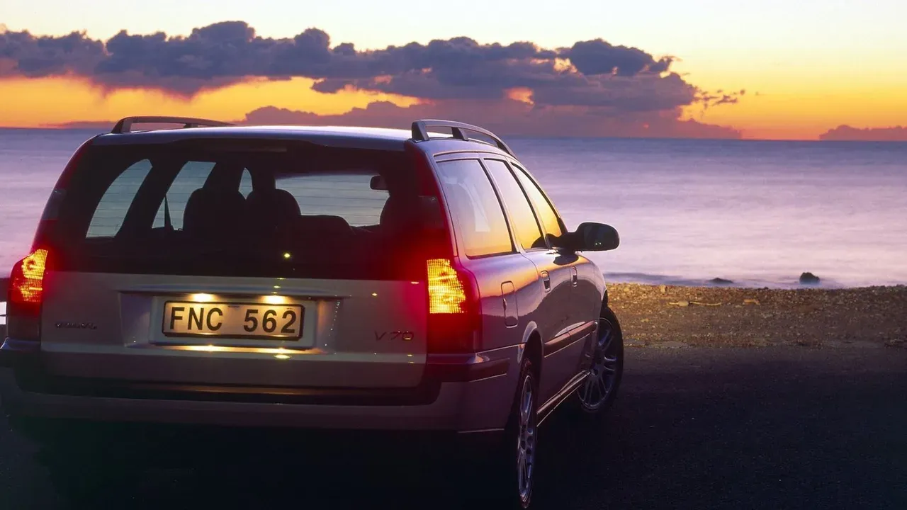 second-generation Volvo V70